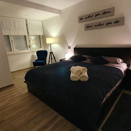 Vela Grota Appartement Rijeka Buitenkant foto