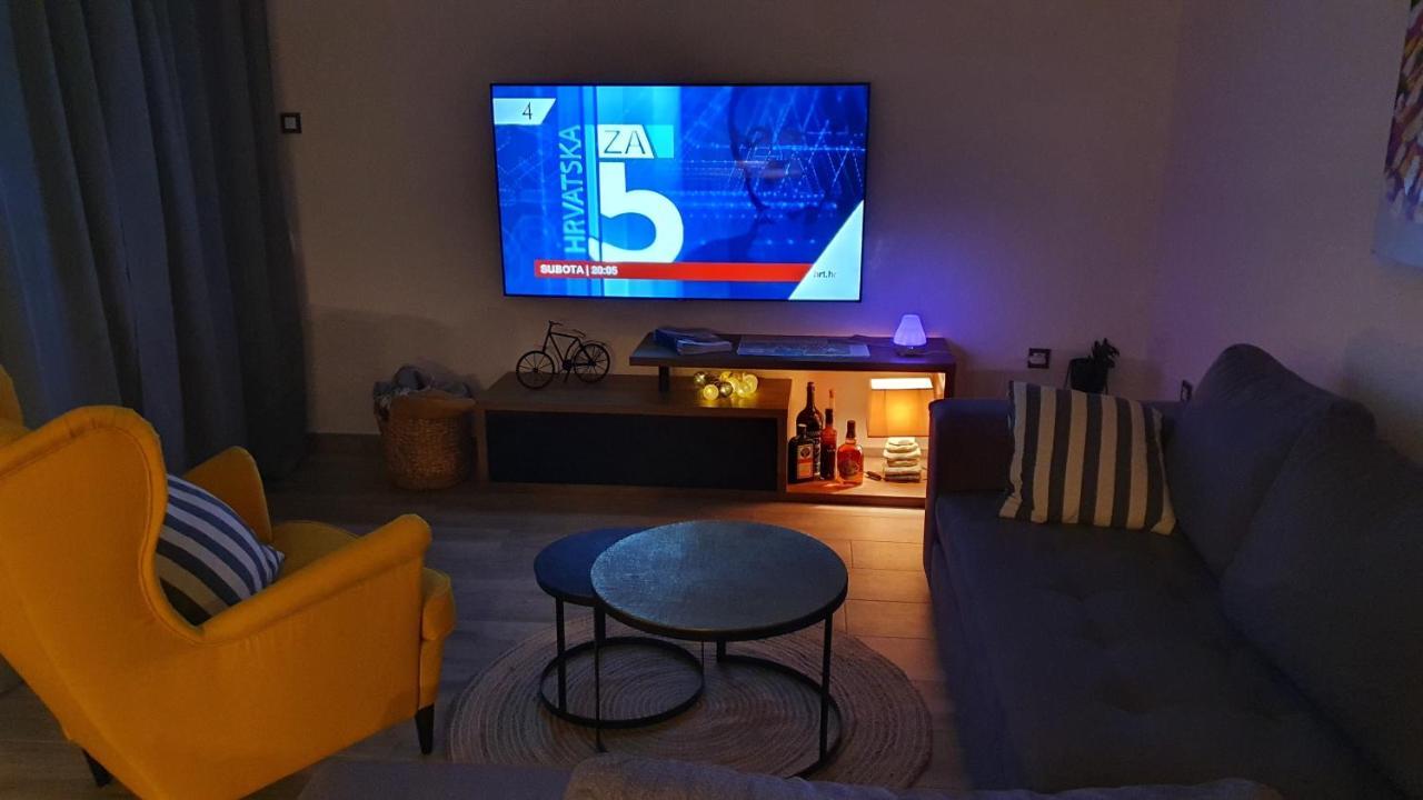Vela Grota Appartement Rijeka Buitenkant foto