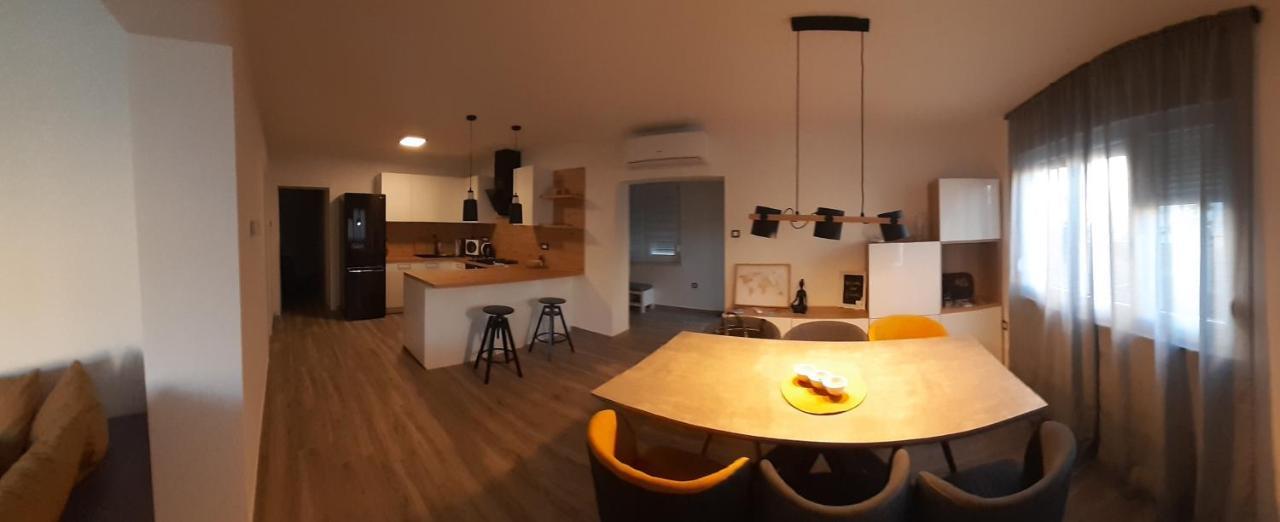 Vela Grota Appartement Rijeka Buitenkant foto