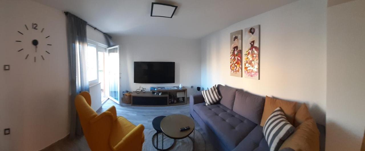 Vela Grota Appartement Rijeka Buitenkant foto