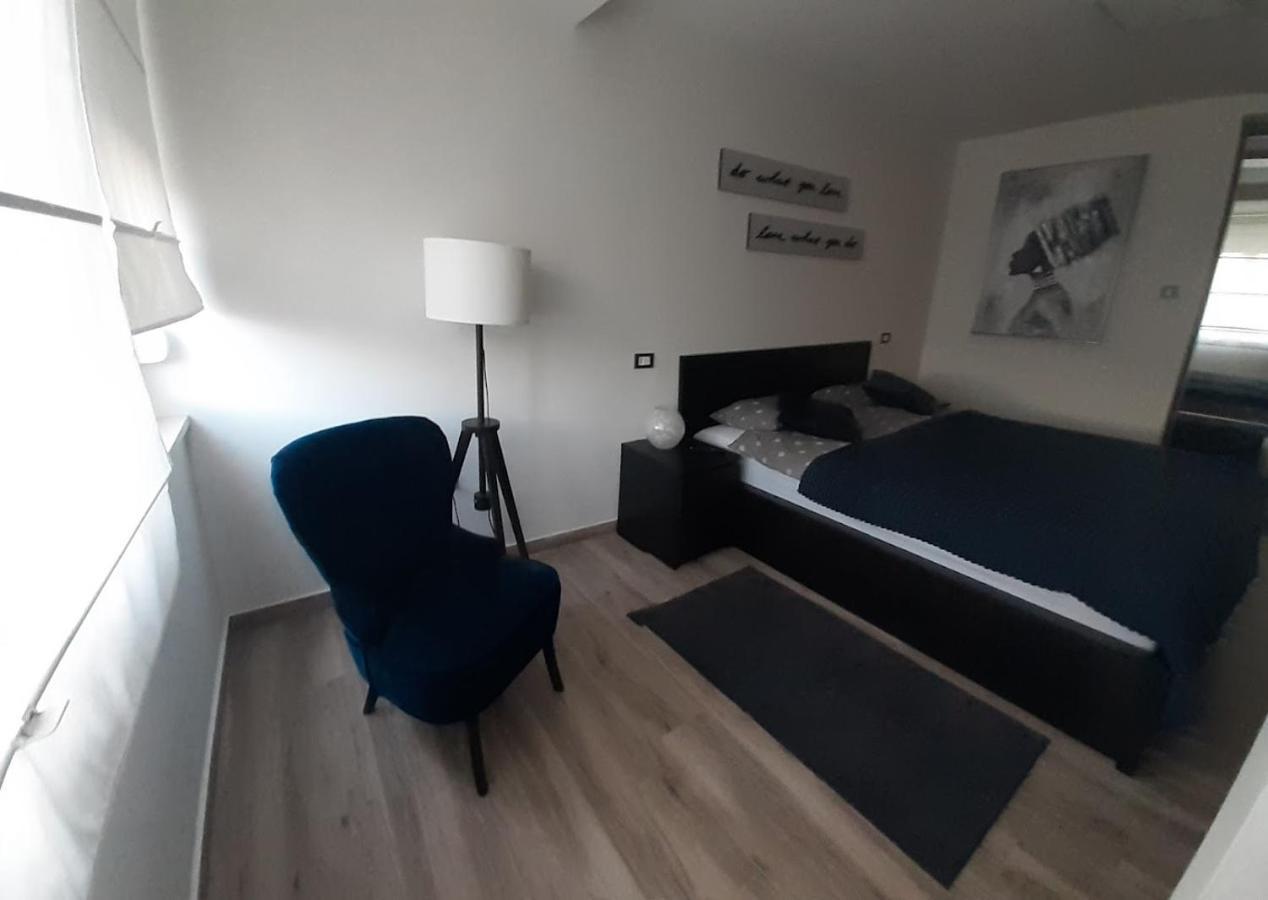 Vela Grota Appartement Rijeka Buitenkant foto
