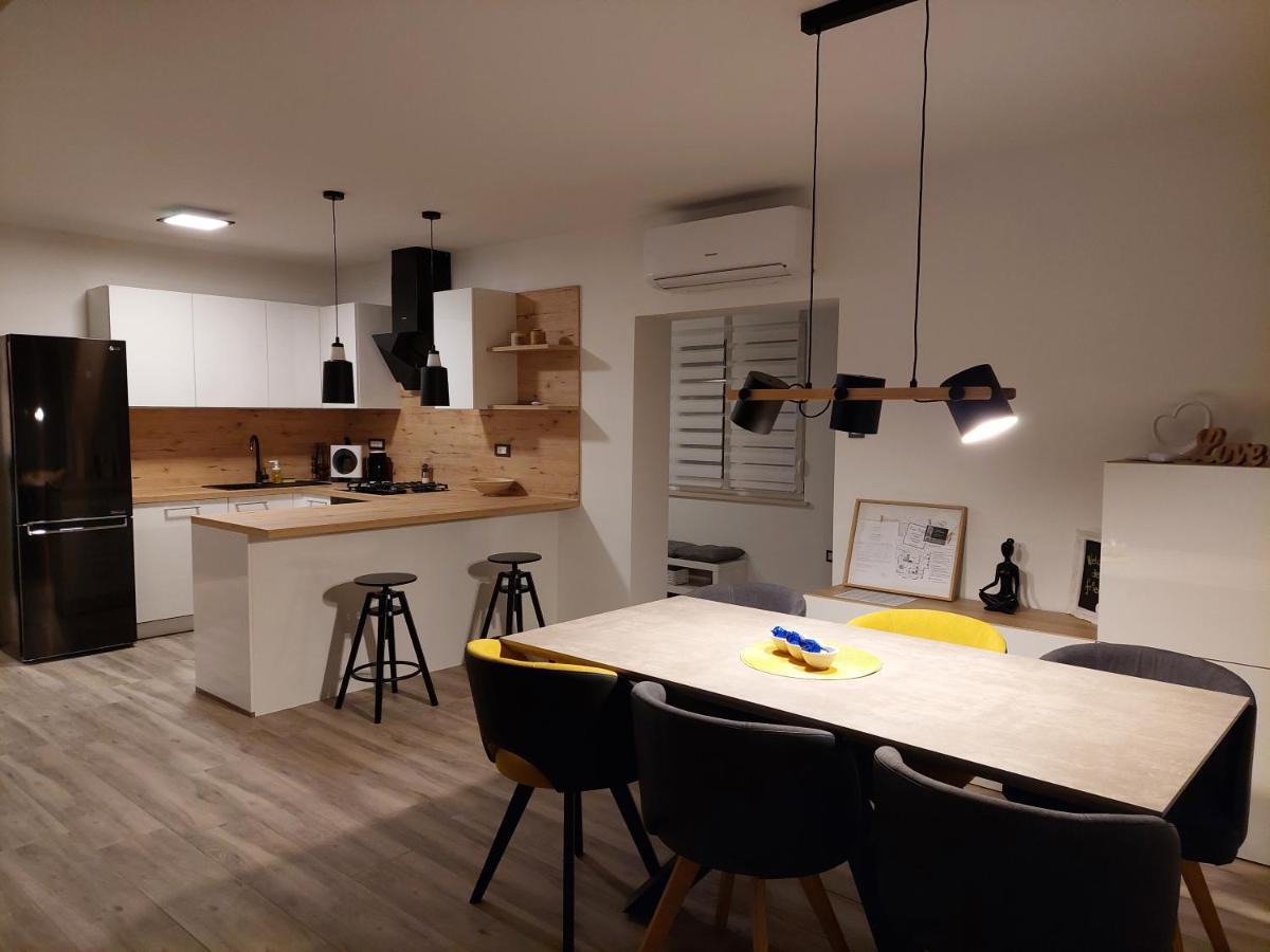 Vela Grota Appartement Rijeka Buitenkant foto