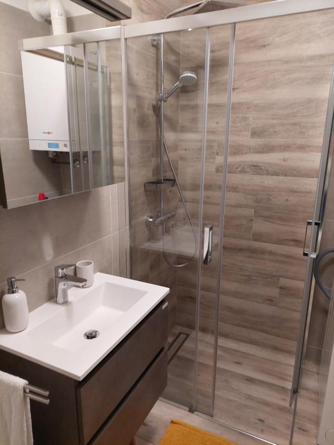 Vela Grota Appartement Rijeka Buitenkant foto
